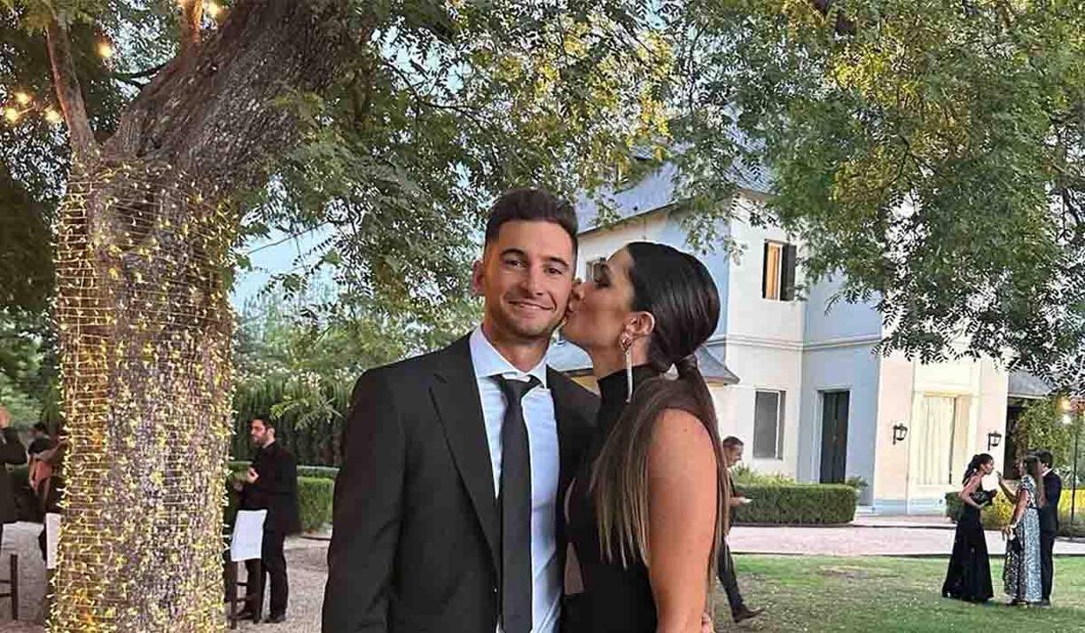 Lucas Alario vivió en las últimas horas un mal momento. Su pareja, Agustina Albertario, recibió este sábado amenazas de muerte a través de sus redes sociales