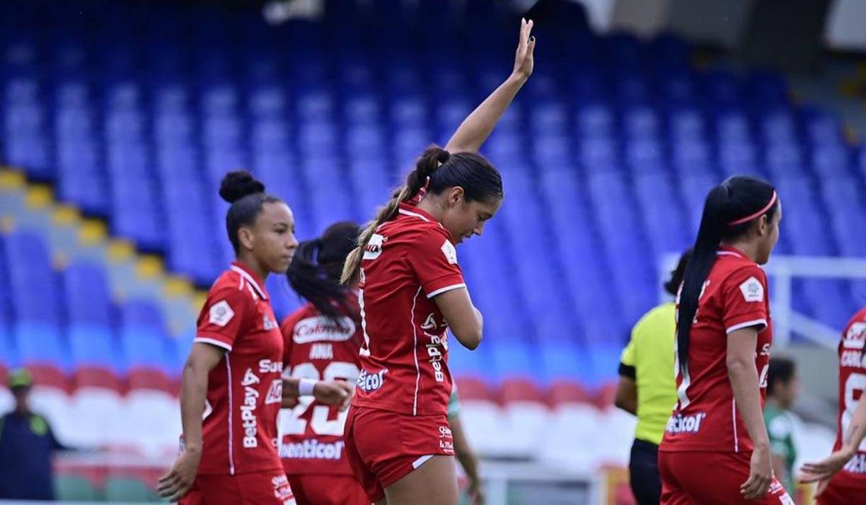 Elexa se ha dado el lujo de jugar en dos clubes de prestigio de Colombia: El América y Deportivo Cali.