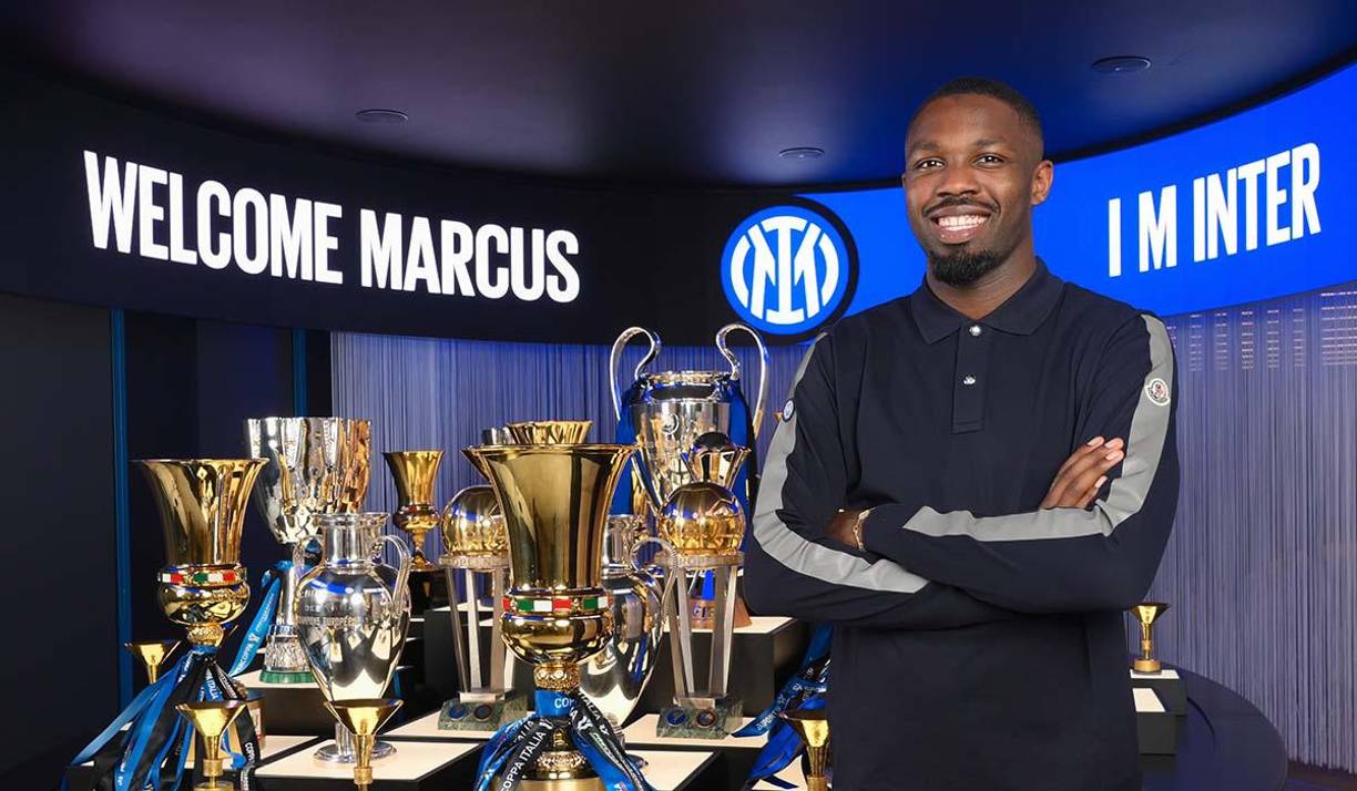 OFICIAL: El internacional francés Marcus <b>Thuram</b>, que finalizó su contrato con el Borussia Mönchengladbach, firmó con el Inter de Milán. A punto de cumplir los 26 años, el subcampeón mundial con Francia, que marcó 13 tantos este curso en la Bundesliga, pudo haber fichado por el PSG, pero prefirió continuar su carrera en Italia, en un equipo que fue subcampeón de Europa y tercero en la Serie A.