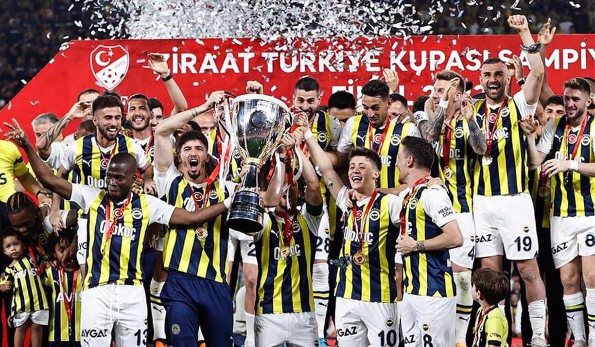 En menos de 24 horas, el jugador aceptó unirse al Real Madrid y eso desató el enojo del Fenerbahce ya que el club turco había logrado el acuerdo con el FC Barcelona.