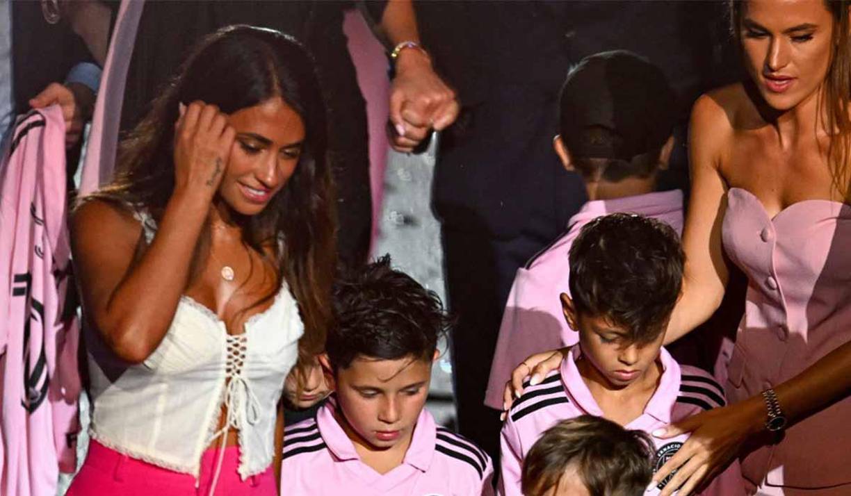 Antonela se hizo presente junto a sus tres hijos. 