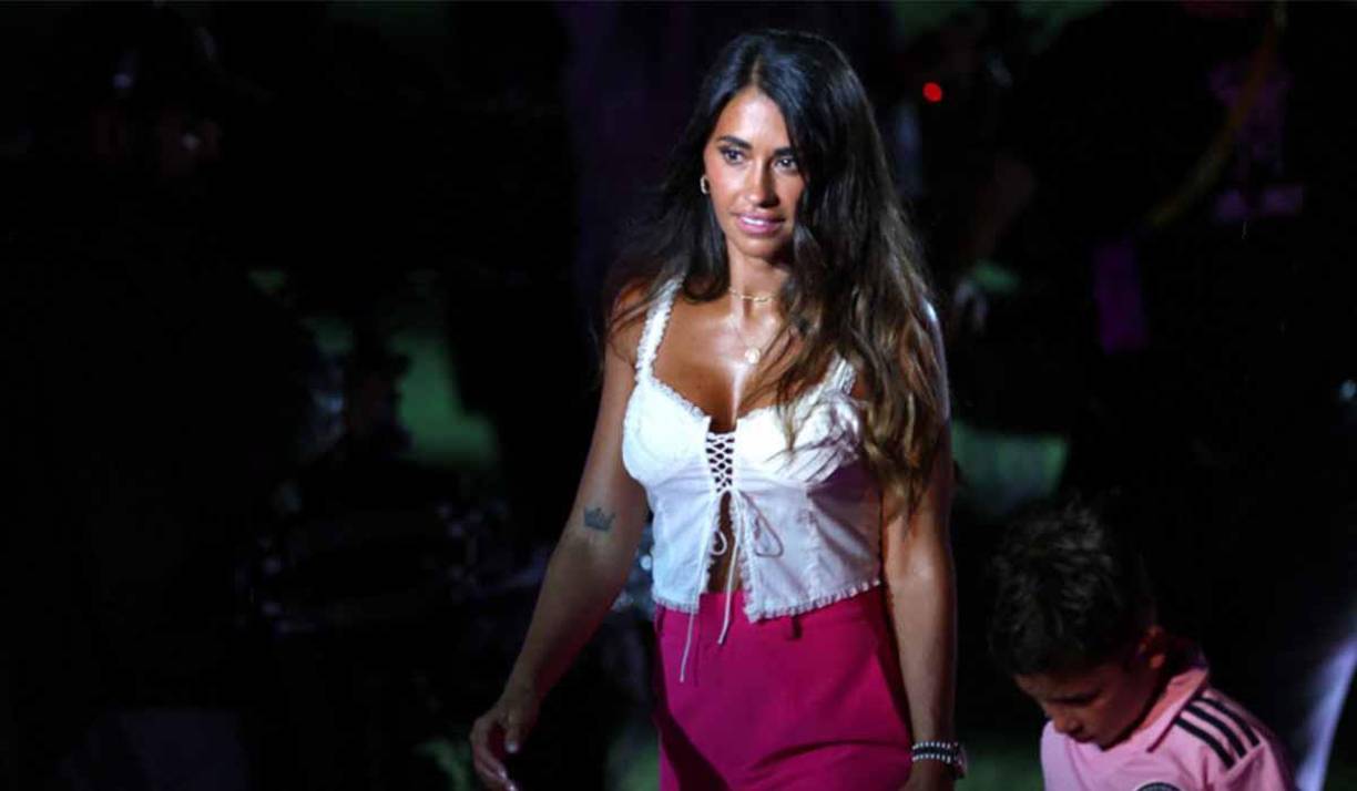 Antonela, esposa de Lionel Messi, cautivó por su belleza en la presentación del astro argentino con el Inter Miami.