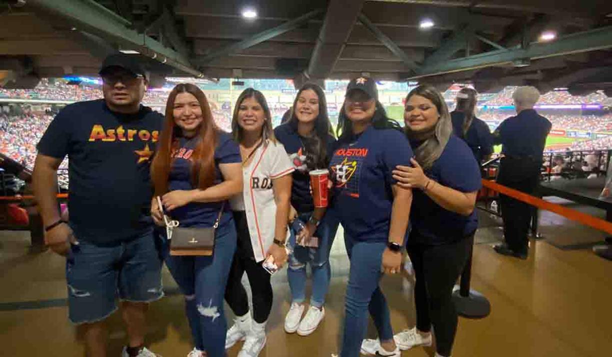 Estos aficionados catrachos también llegaron a disfrutar del partido y por supuesto a darle apoyo a Mauricio Dubón.