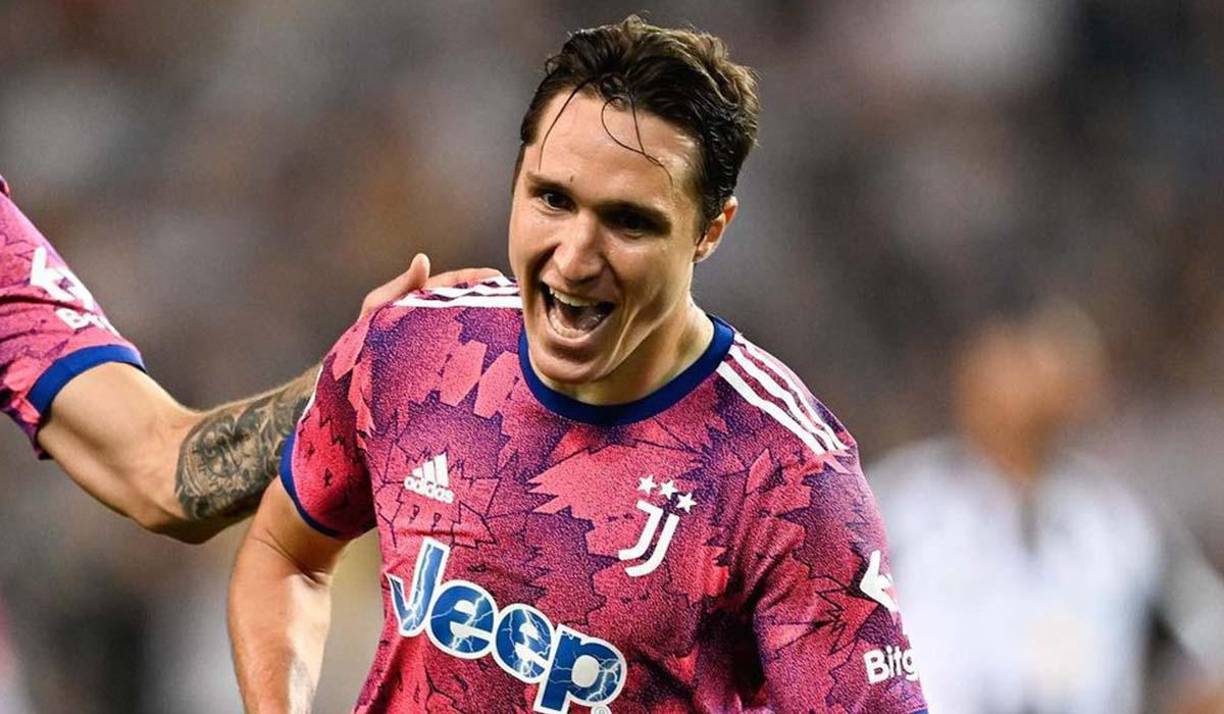 La Juventus pide 50 millones de euros por el extremo italiano Federico Chiesa. Clubes como Bayern Múnich, Manchester United, Newcastle y Aston Villa lo pretenden.