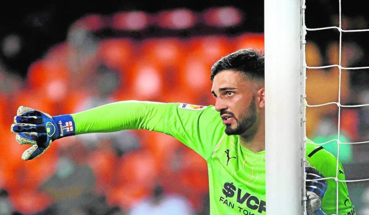 Giorgi Mamardashvili, en la lista de posibles porteros para el Bayern de Múnich. El arquero podría marcharse del Valencia y llegar al campeón de Alemania.