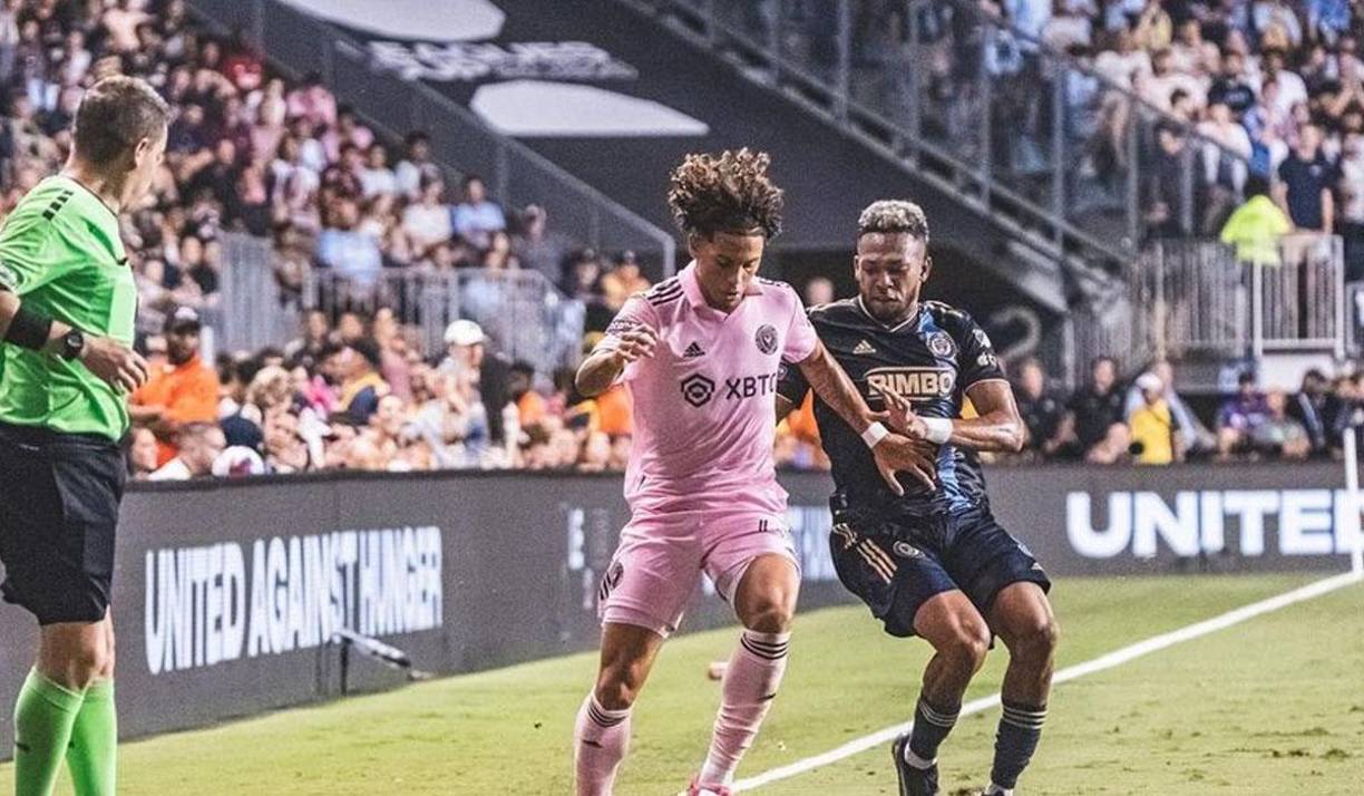 El chico de 19 años de edad <b> </b>ha manifestado su deseo de vestir la camiseta nacional de Honduras y ha mencionado que le gustaría ser parte para el proceso rumbo al<b> Mundial 2026.</b>