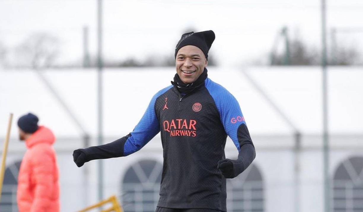 A falta de pocas semanas para que arranque la liga francesa, el futuro de Mbappé está más en el aire que nunca. Las últimas noticias que llegan desde Inglaterra es que el Liverpool podría ser una opción para Mbappé, tal y como apuntó el Daily Mirror. El PSG y el conjunto inglés estarían acercando posturas para tenerlo cedido durante una temporada y que sirva como puente antes de llegar al Real Madrid.
