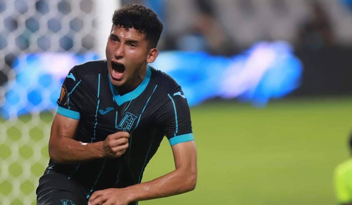 José Mario Pinto: Extremo por la banda derecha del Olimpia. 