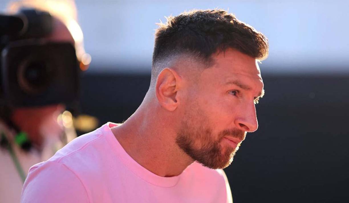 Momento de la llegada de Lionel Messi al estadio. 