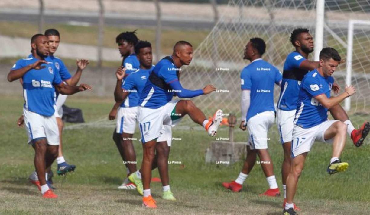 Jugadores del Olimpia realizaron cada una de las indicaciones del cuerpo técnico .