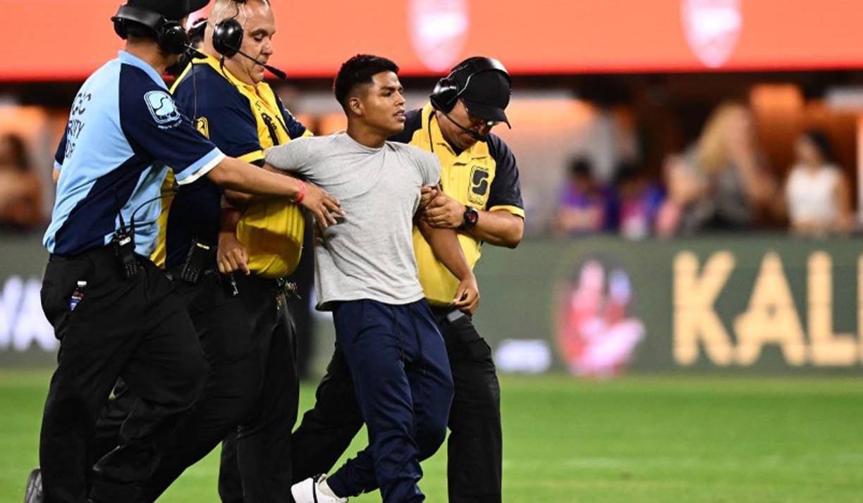 El joven fue detenido por los elementos de seguridad.