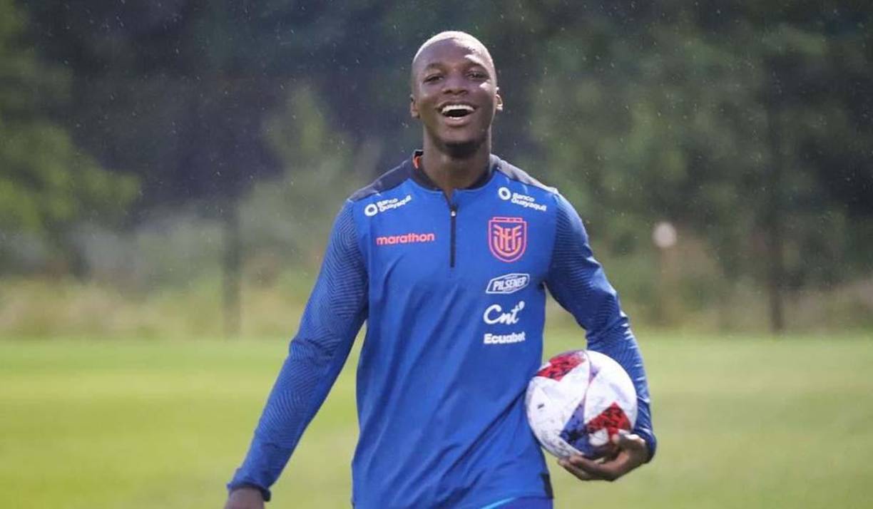 Según ha informado Fabrizio Romano, el centrocampista ecuatoriano Moisés Caicedo rechazó al Liverpool ya que su objetivo es fichar por el Chelsea.