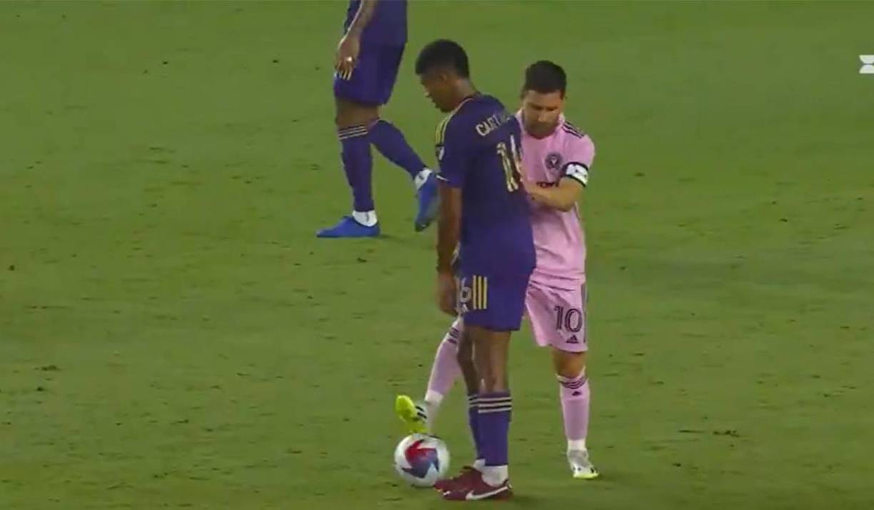 Sin embargo, el arbitraje fue criticado con Lionel Messi siendo el protagonista. 