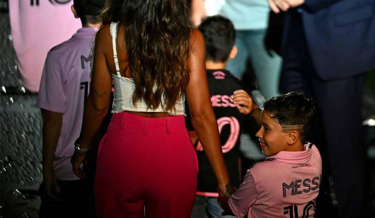 Ciro Messi se mostró inquieto en la presentación. 