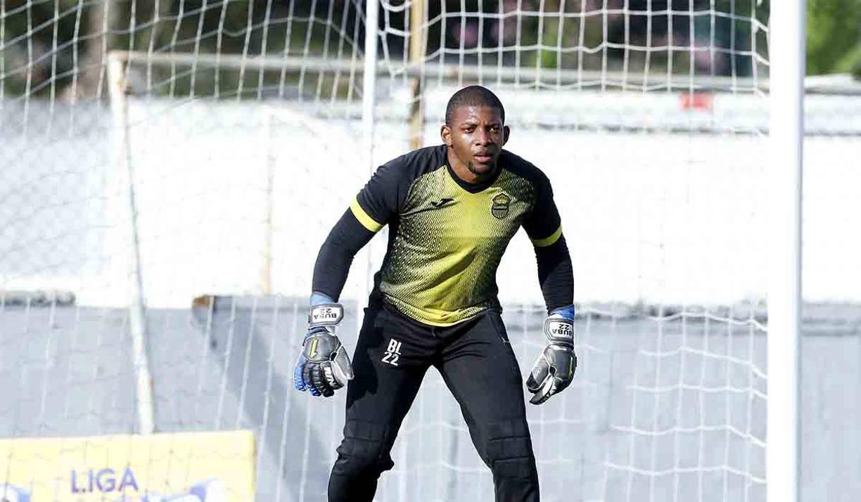 Buba López sigue sin poder renovar contrato con Real España ya que pretende convertirse en nuevo legionario hondureño: “Yo le manifesté que lo quería en el equipo y él me dijo que está buscando un cambio de aire afuera”, reveló Palomo Rodríguez, DT de la máquina.