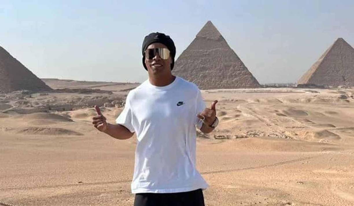 Pero, de acuerdo con su versión, las imágenes tomadas para esa campaña fueron usadas después sin su consentimiento para publicitar 18K <b>Ronaldinho</b>. 