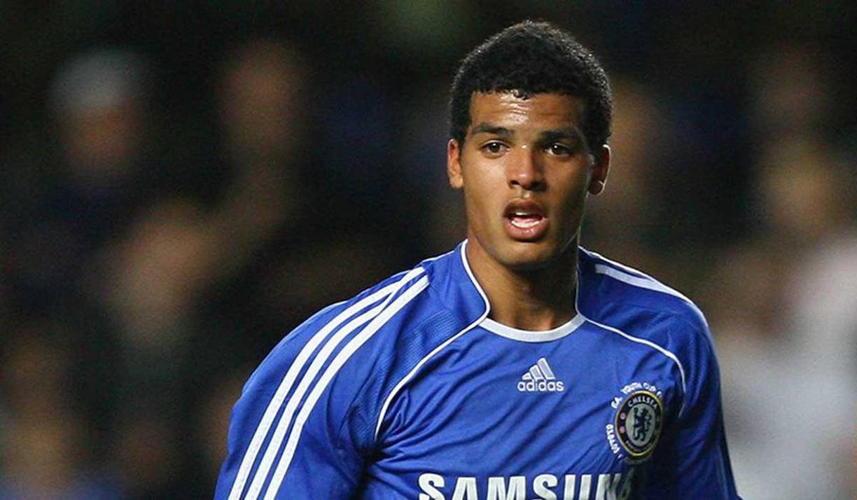 “El alcohol afectó mi entrenamiento y los entrenadores no estaban contentos. Recuerdo que una vez llegué a un entrenamiento completamente borracho cuando tenía 19 años. Steve Holland [asistente del Chelsea en ese momento] me envió a casa. Hubo varias ocasiones en las que me vi afectado por eso”, confesó.