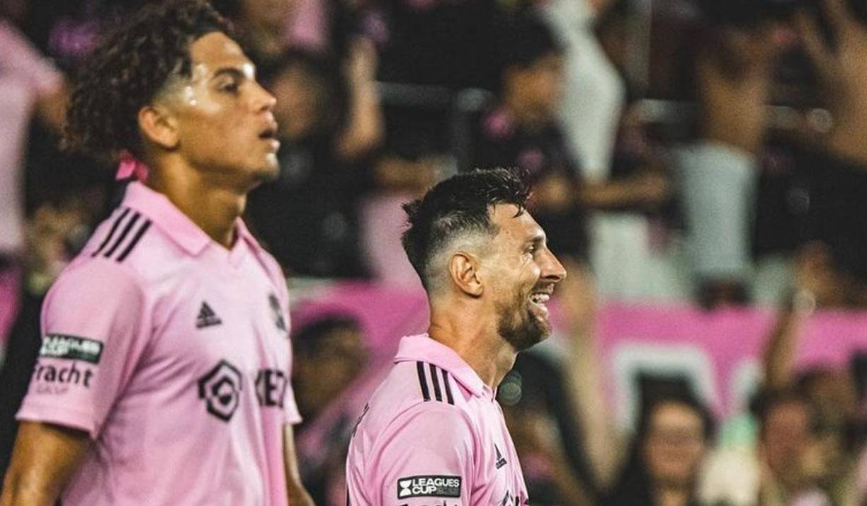 ”Me dice que juegue más parado y no me esté moviendo mucho, aunque uno como joven siempre quería ir a todas”, dijo el hondureño respecto a los consejos que le da Lionel Messi.