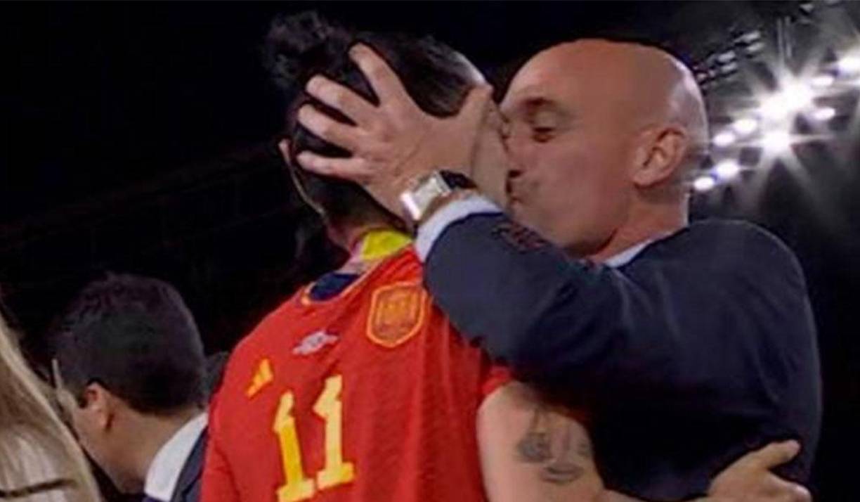 Hay un testimonio que ayuda a Rubiales. Se trata de un especialista en lectura de labios, quien fue consultado por ‘Y ahora Sonsoles Verano’.