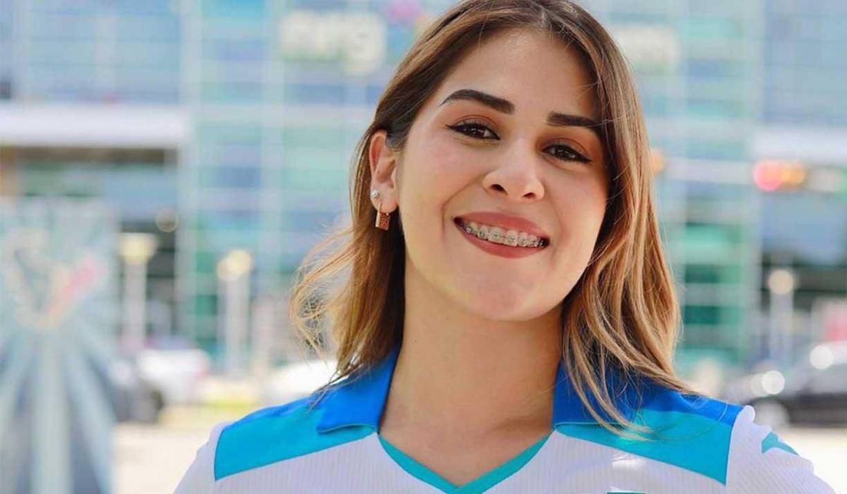 Karla López: Periodista hondureña que labora en Tigo Sports.