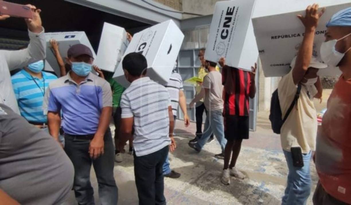 Partido Liberal, Nacional y Libre buscan elegir candidatos de cara a las elecciones generales en noviembre.