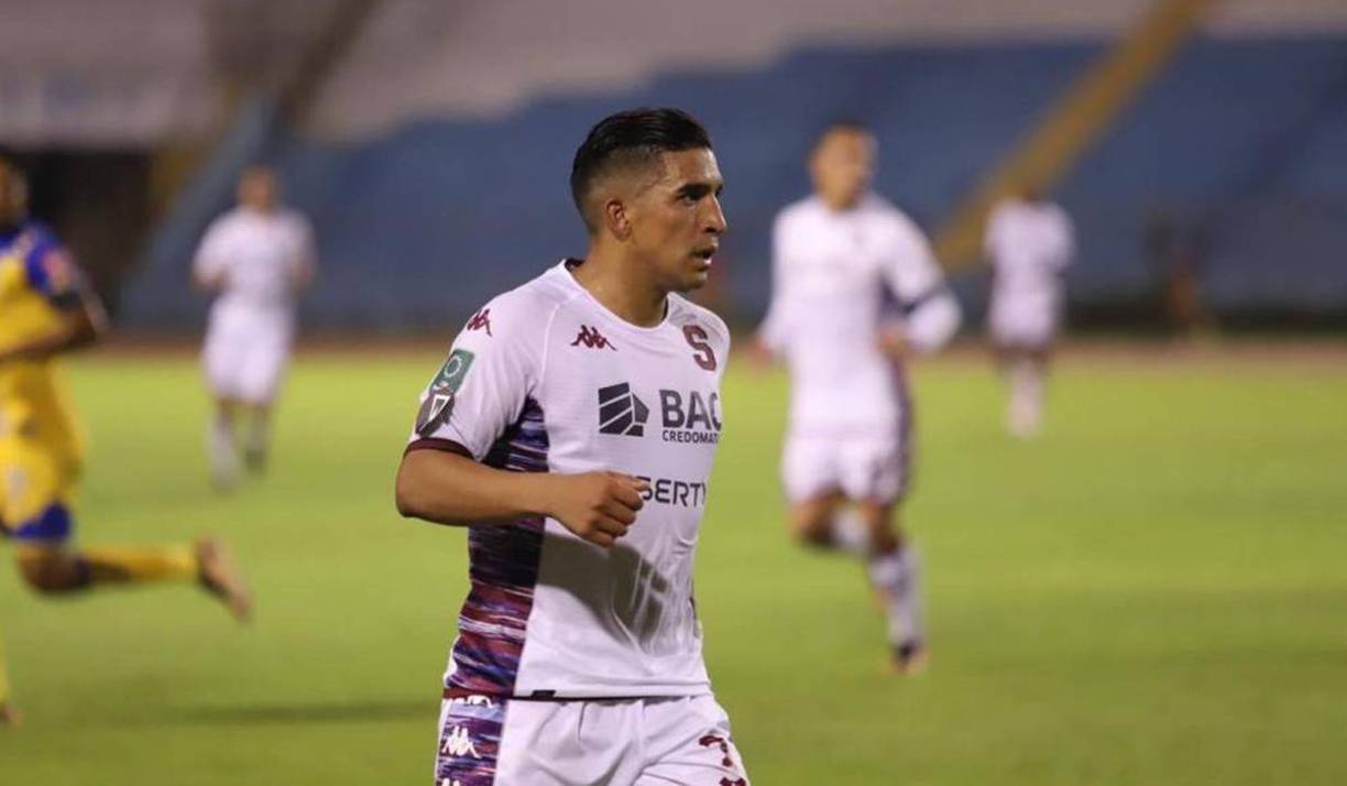 Michaell Chirinos: El extremo del Saprissa vuelve a la Bicolor.
