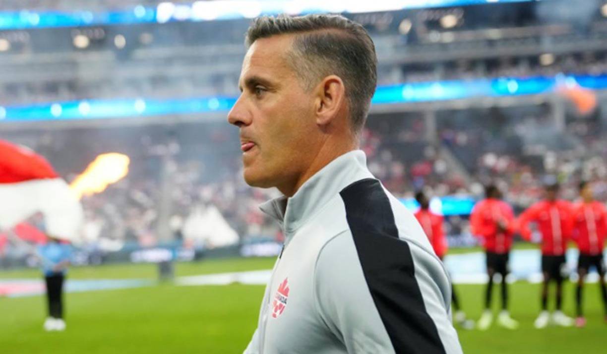 John Herdman: Entrenador británico que dirige a la selección de Canadá. Tiene un salario mensual de $40,075 al mes. Anualmente se embolsa 480,900 dólares. 