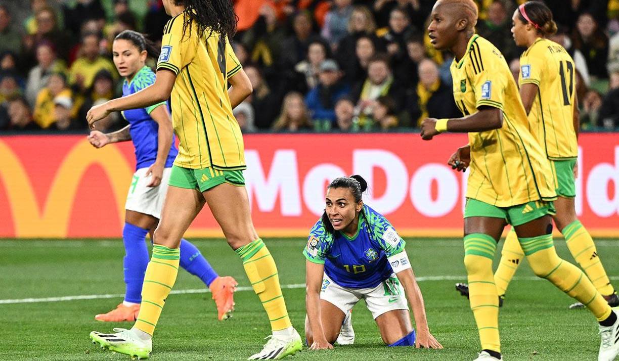 Con Marta como titular, <b>Brasil</b> no logró romper el cerrojo de las caribeñas, que clasificaron a octavos de final junto a Francia tras su victoria sobre Panamá en el cierre del Grupo F.