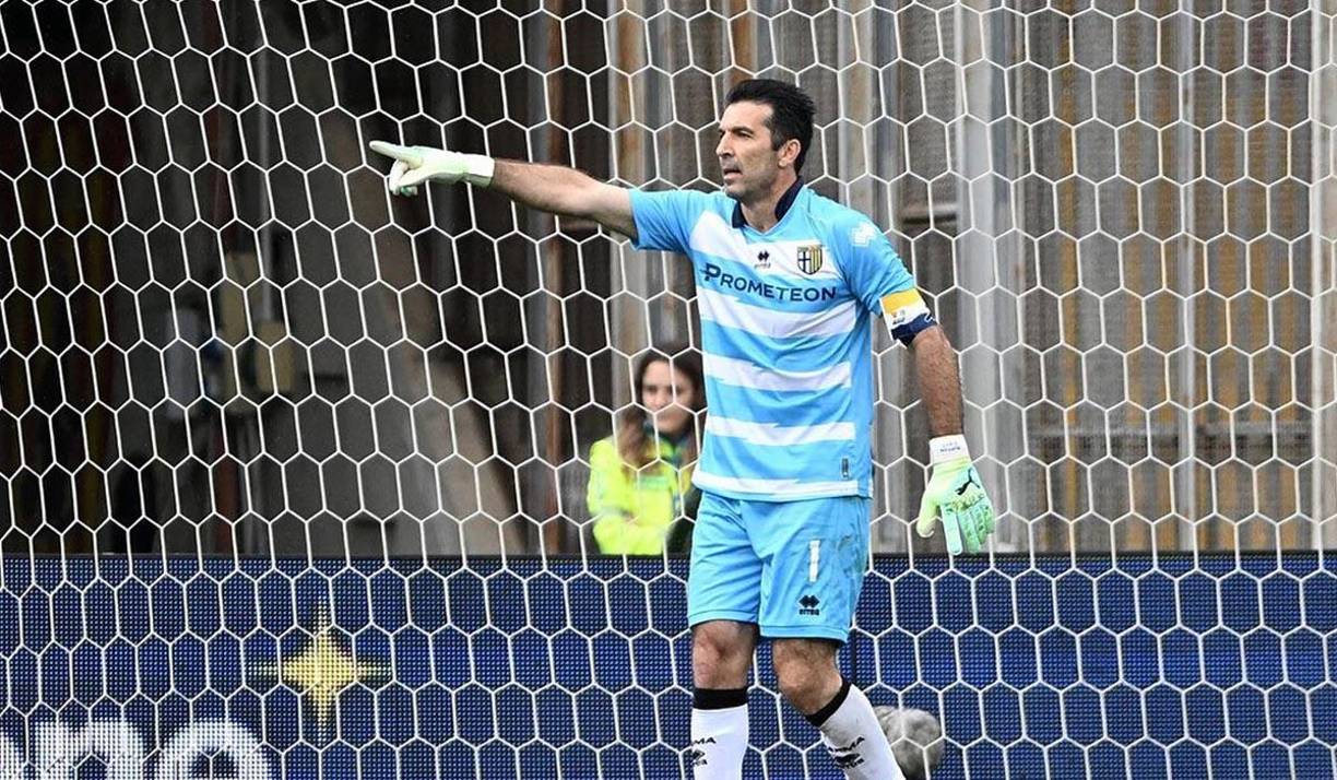 Después de haber anunciado oficialmente el final de su carrera deportiva, Gianluigi <b>Buffon</b> ya tiene un nuevo trabajo tras ser nombrado este sábado nuevo jefe de la delegación de la selección italiana de fútbol.