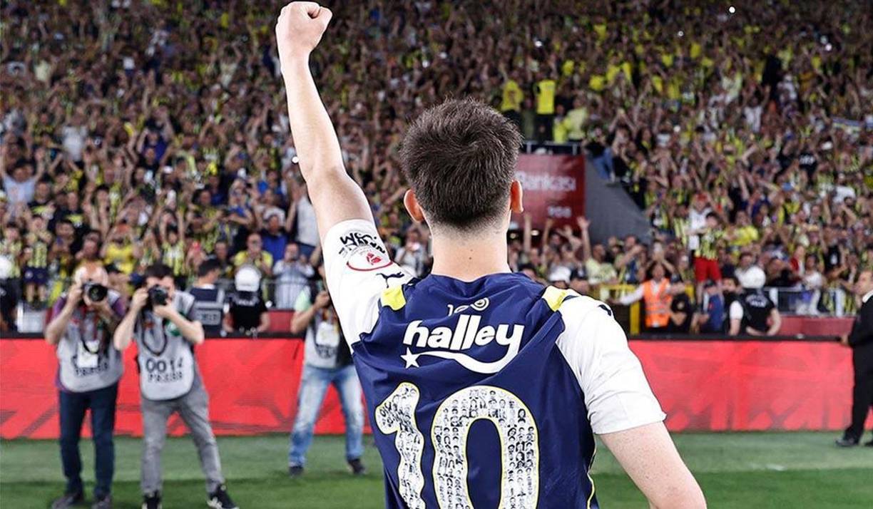 El Barcelona estaba tan interesado en Arda que inclusive Deco, director deportivo del club culé, viajó a Turquía para negociar personalmente con el futbolista y el Fenerbahce el traspaso. 