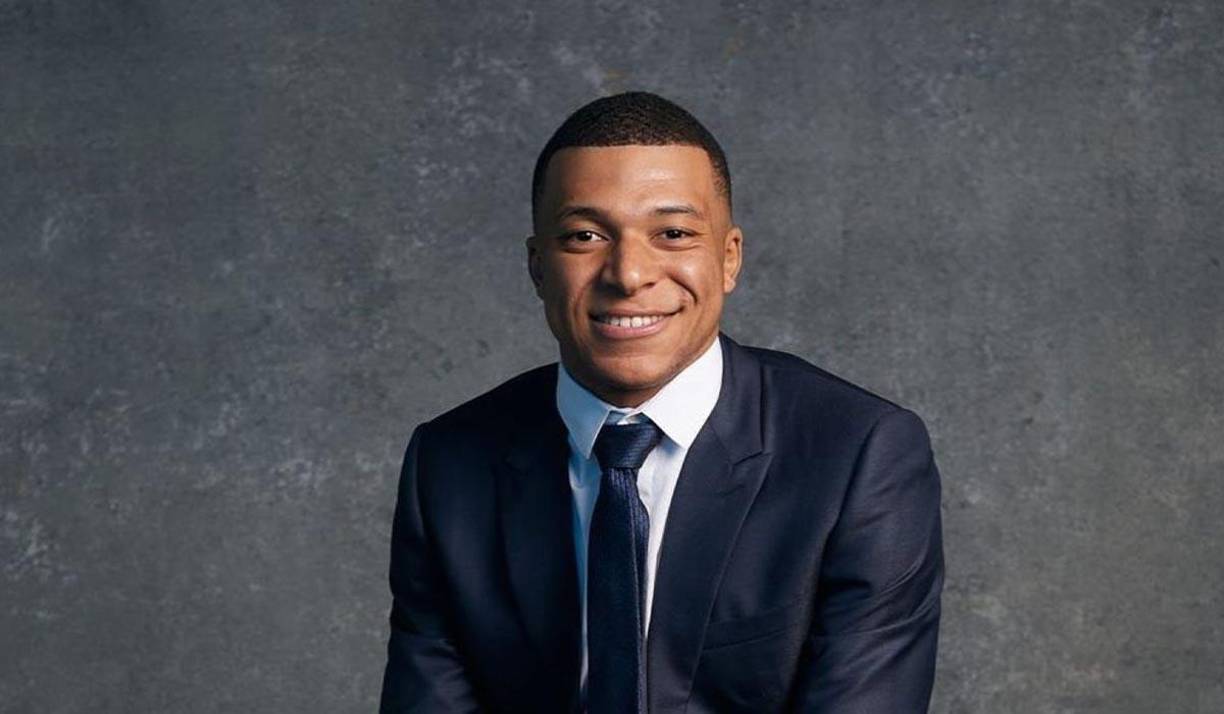  El “culebrón Mbappé” cumplió este lunes una nueva etapa, cuando se acabó el plazo para que el jugador pueda activar su cláusula de renovación con el París Saint-Germain, un suspense roto hace semanas, pero que ha conducido a un pulso entre el jugador y el club.