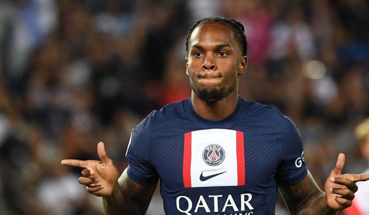 El centrocampista portugués Renato Sanches está cerca de irse del PSG de cara a la próxima campaña. Según informa RMC Sport, la Roma estaría intensificando los contactos para conseguir su fichaje ya que, además, es petición expresa de José Mourinho.
