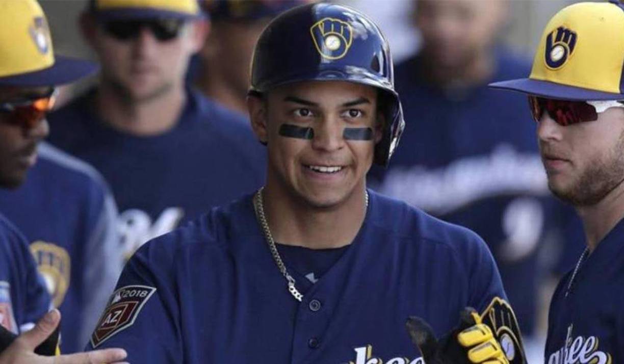 El 7 de julio de 2019 fue histórico, ya que Mauricio Dubón se estrenó en las Grandes Ligas con los Cerveceros en partido contra los Piratas. Los Cerveceros convocaron al sampedrano para su debut. En su primer juego, bateó como emergente en el octavo inning.
