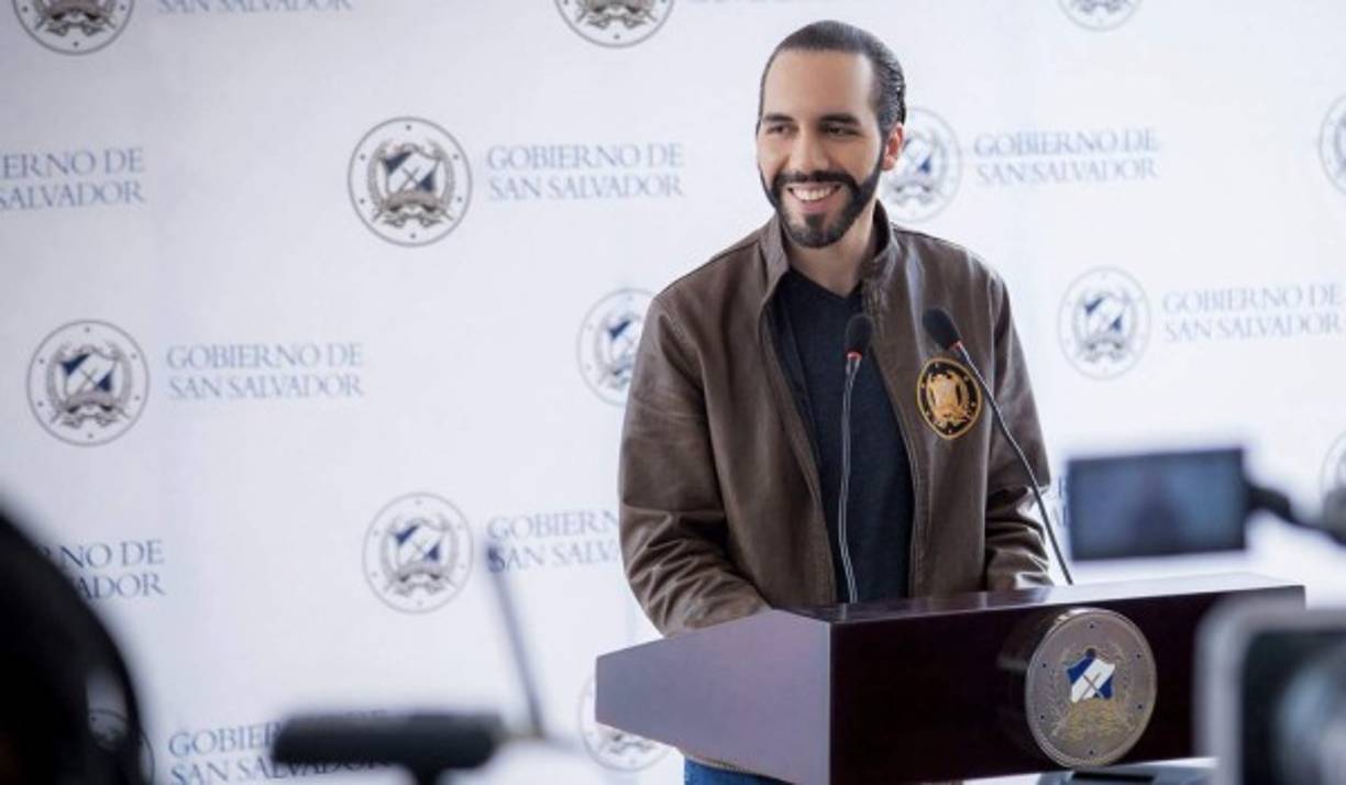 Bukele lleva como compañero de fórmula a Félix Ulloa, un abogado de 67 años, graduado en la Universidad Complutense de Madrid, España.