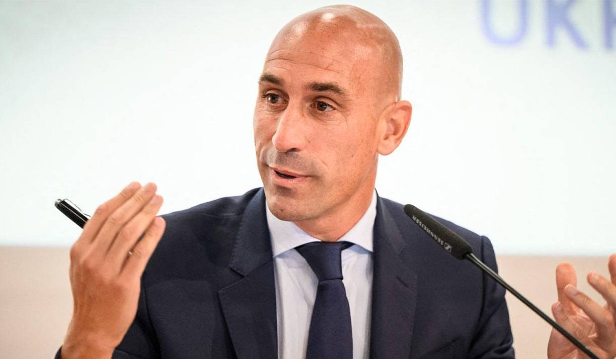 “A partir de ahí, aquí no se entendía. Lo veíamos algo natural, normal, y para nada con ninguna mala fe. Pero fuera parece que se ha formado un revuelo. Desde luego, si hay gente que se ha sentido por esto dañada, tengo que disculparme, no queda otra”, aseguró.