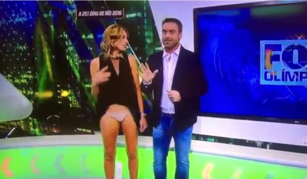 Este fue el momento en el que a Alina Moine se le levanto el vestido en programa en vivo en Fox Sports, canal donde trabaja.