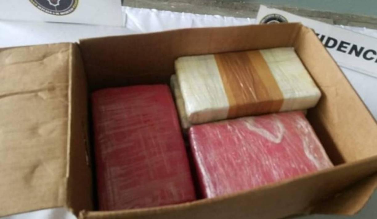 En ese lugar, para que los vecinos no sintieran el olor a los químicos fuertes que usan para la mezcla con la pasta base, ponían a cocinar pimienta y tostar café.