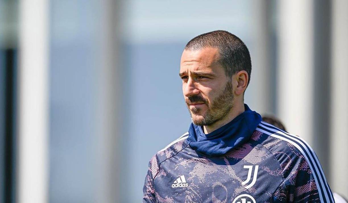 El experimentado defensor italiano Leonardo Bonucci podría dejar a la Juventus y recalar en la Sampdoria, club que jugará en la Serie B la próxima campaña. En el fútbol de EUA y Arabia Saudita también lo pretenden.