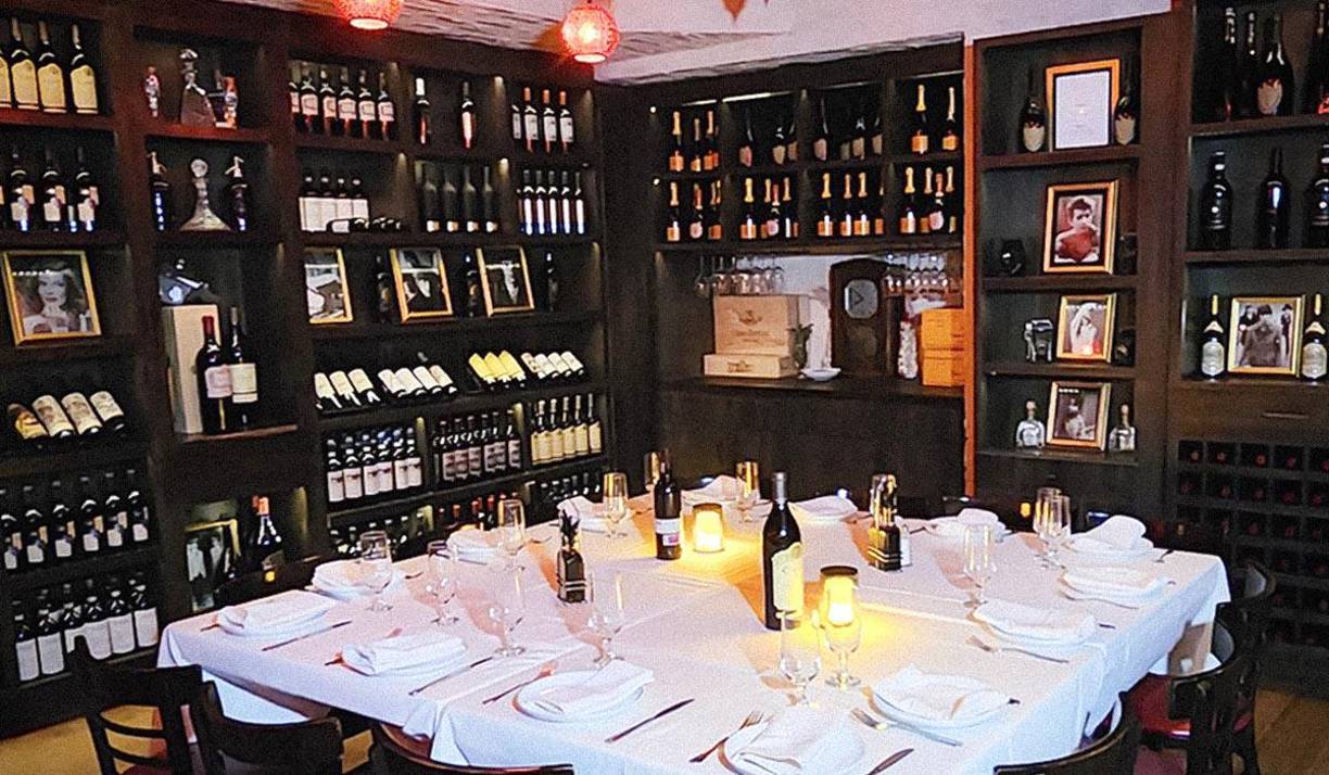 Es un lugar que ya tiene más de 30 años, ubicado en la zona de Miami Beach y ofrece una variedad de platos inspirados en la cocina italiana.