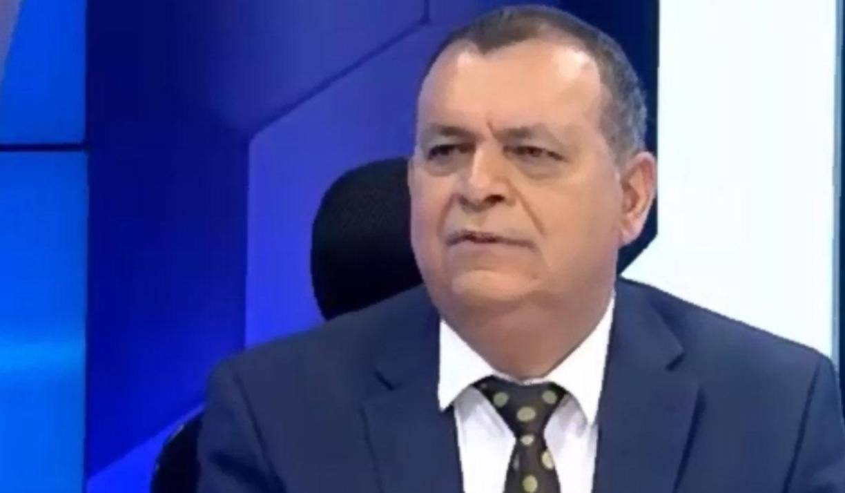 Orlando Ponce también aseguró que hay una periodista de San Pedro Sula que supuestamente debe dinero: “Hay dos, hay una en San Pedro Sula que también es de televisión y hacen lo mismo. Ellas usan intermediarios, usan tercera persona, un amigo para que bajen”, puntualizó.