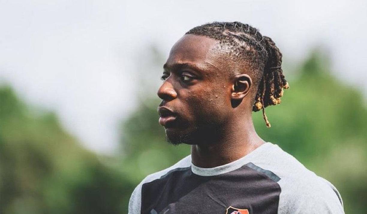 Manchester City ha llegado a un acuerdo con el Rennes para incorporar al delantero Jérémy Doku. Son cerca de 60 millones de euros los que invertirá el conjunto ‘citizen’ para la incorporación de este eléctrico extremo de 21 años. 