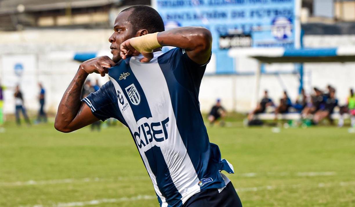 Joseph Cox, delantero panameño de 29 años, estaría cerca de convertirse en nuevo jugador del Marathón. Su equipo actual es el 9 de Octubre de la Serie B de Ecuador. Le dicen “Pelé.”