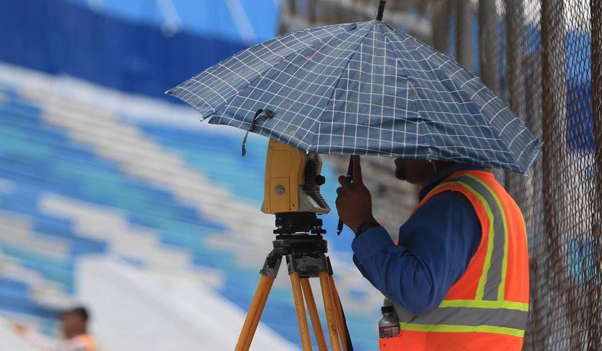 Este sector es el que más afectado está y desde que se protegió con láminas no se había avanzado en el mismo, pero ahora se viene un cambio de las columnas y la graderías.