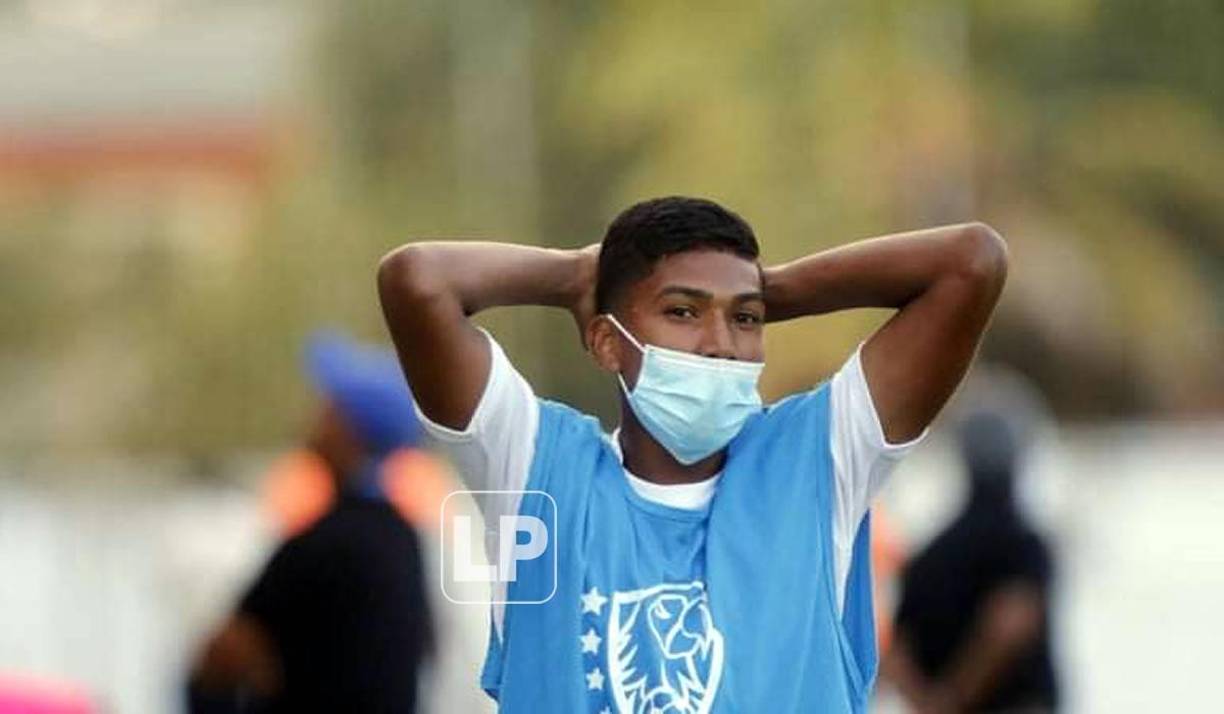 Hasta los recogepelotas se lamentaban en el estadio Excélsior.