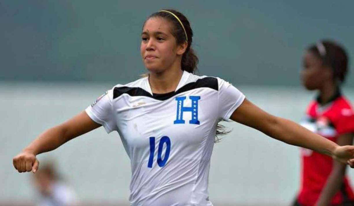La chica nació en Buford, Georgia, Estados Unidos, y es hija del exjugador catracho Alex Bahr. Su padre tiene la amistad de Alex Pineda Chacón y así se fue orquestando su acercamiento para formar parte de la Selección de Honduras.