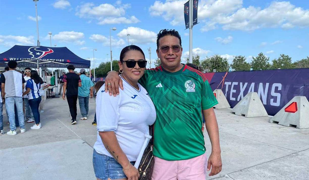 Viva el amor: Una hondureña llegó acompañada de su pareja sentimental, un mexicano.