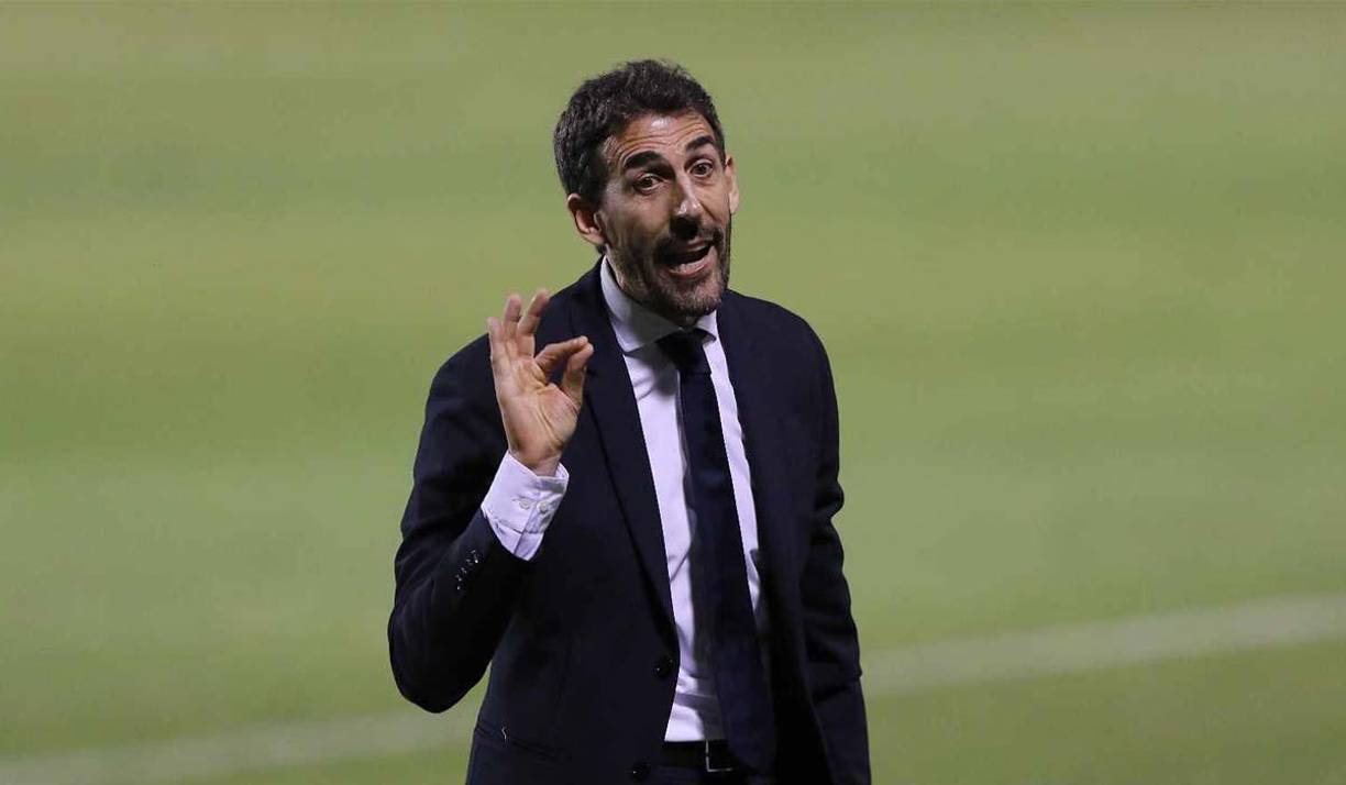 El español David Dóniga Lara es el Director Técnico del San Miguelito. El estratega europeo se vio molesto con algunas decisiones de sus dirigidos. 