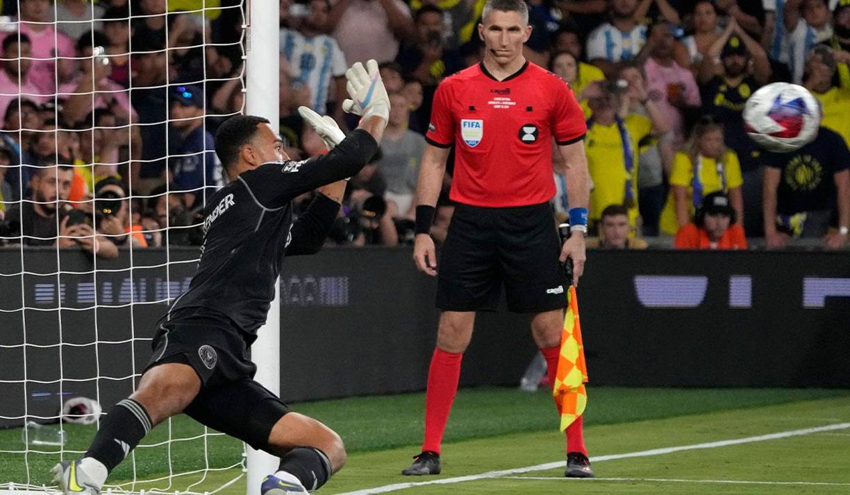 El guardameta del Inter, Drake Callender, anotó el suyo, justo antes de detener el lanzamiento de su rival del Nashville, Elliot Panicco.