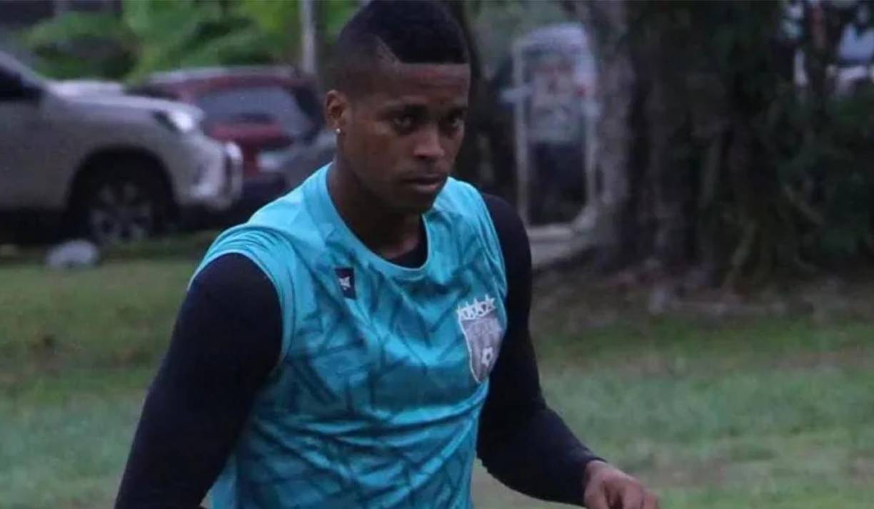 “Los pistoleros usaron como carnada a un conductor de taxi y le pidieron una carrera para que los llevara a la calle 5 en donde se encontraba el futbolista”, relataron.