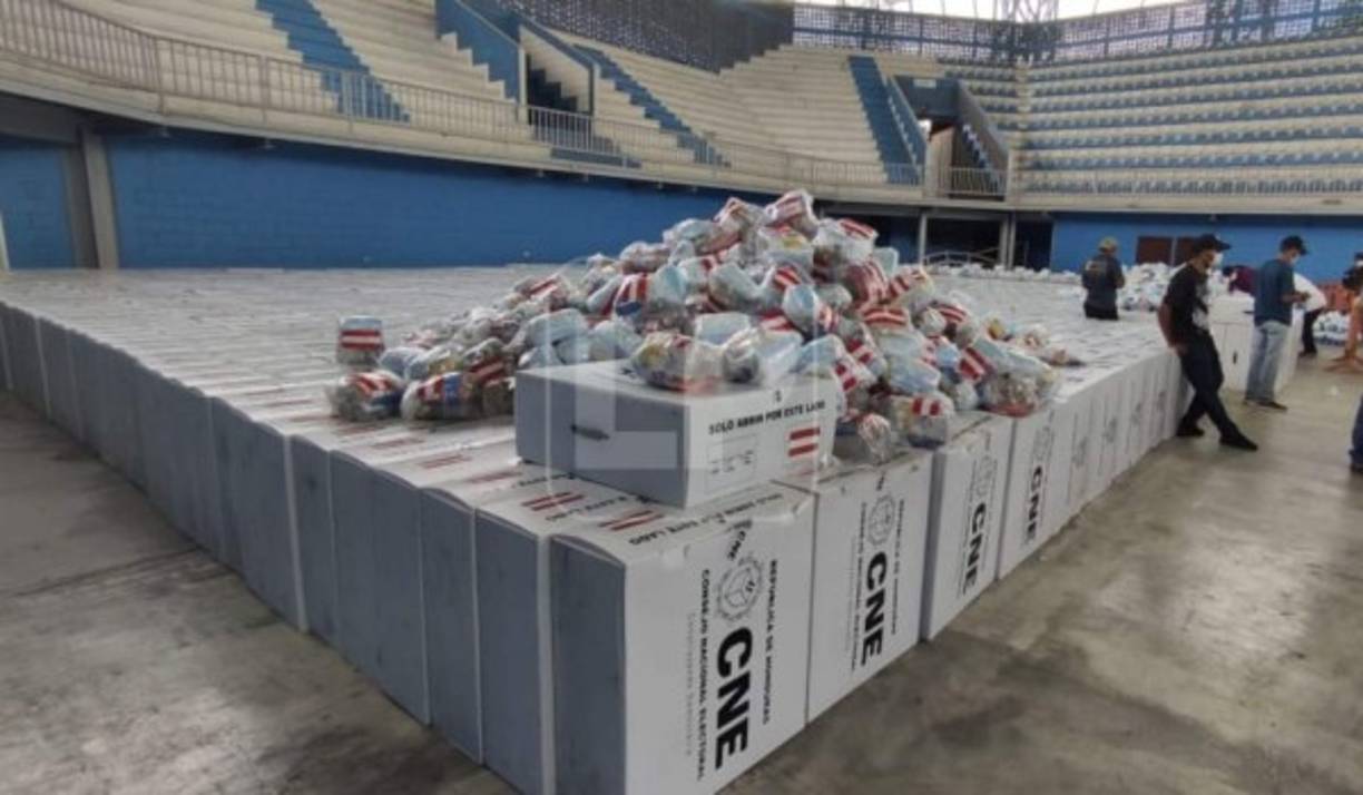 El CNE envió, en cuatro rutas de destino, las maletas electorales. La población y partidos políticos han resguardado el material hasta su distribución.